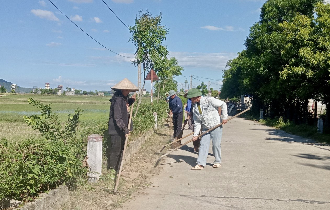 Chi hội Cựu chiến binh thôn Châu Hạ, An Lộc, xã Thạch Châu tổ chức lao động ngày thứ 7 nông thôn mới!