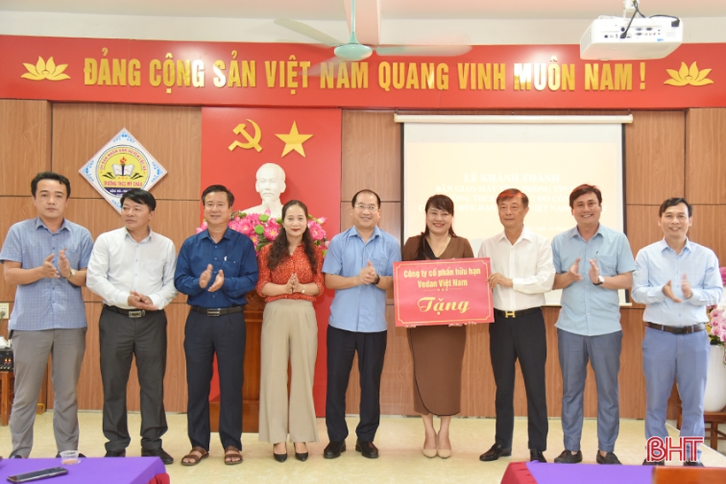 Hỗ trợ 250 triệu đồng xây dựng phòng tin học Trường THCS Mỹ Châu